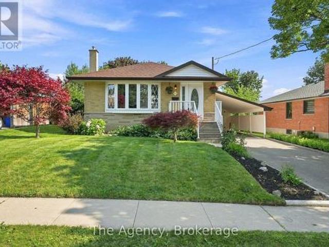 703 Newman Crescent, Whitby Downtown Whitby, ON, L1N 1M7 house for sale | Listing ID E13644 | Royal LePage