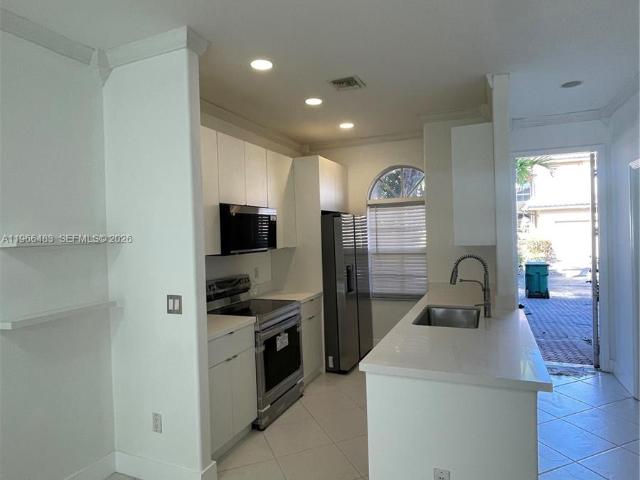 703 NE 195th St, Unit 703, Miami, FL 33179 | MLS #A11966