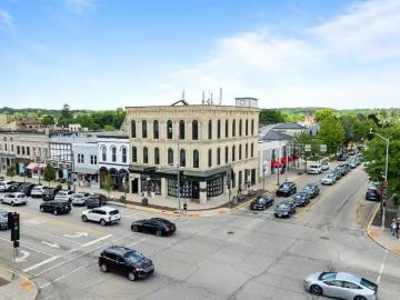 703 W Main St, Lake Geneva, WI 53147 MLS 1925549