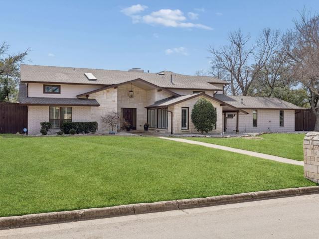 7040 Oakbluff Drive, Dallas, US, TX