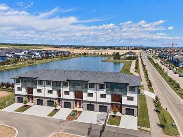704, 30 Creekside Villas Sw, Calgary, AB, T1T 1Z1 townhouse for sale | Listing ID A2351 | Royal LePage