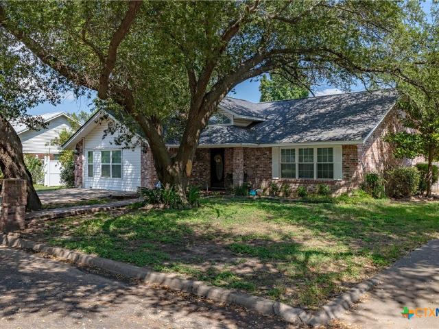 704 E 16th St, Cameron, TX 76520 | MLS #592739