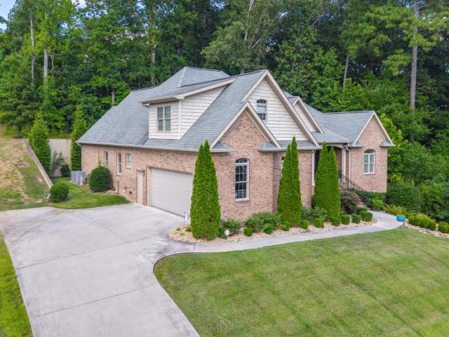 704 Pembridge Circle NW