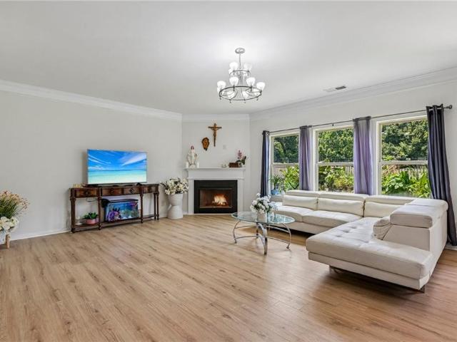704 Pineglen Drive