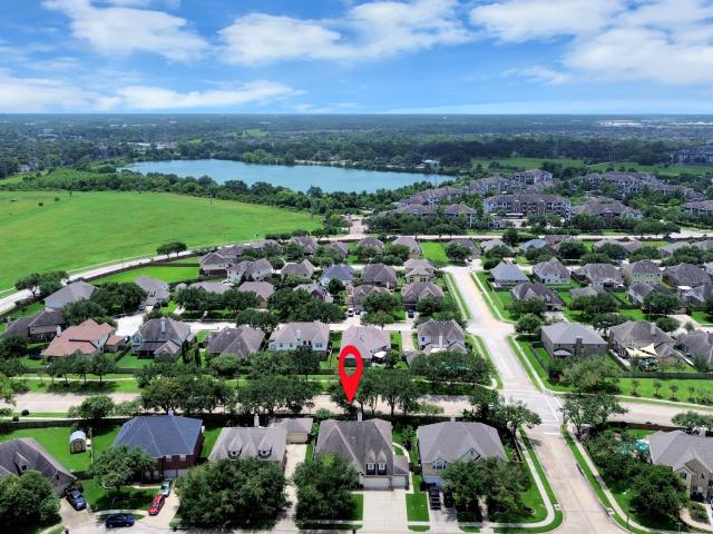 704 White Oak Pointe