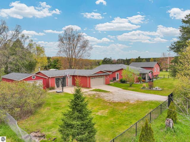 7051 N 7 Mile Road