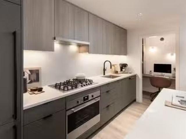 705 8633 River District Crossing, Vancouver, BC, V5S 4N4 Sin.
