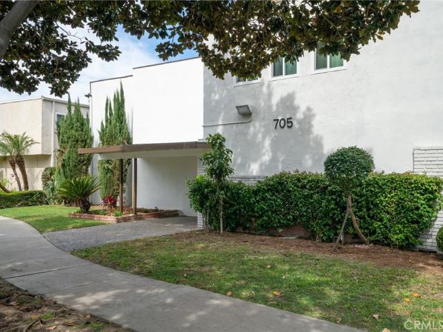 705 E Santa Fe Avenue