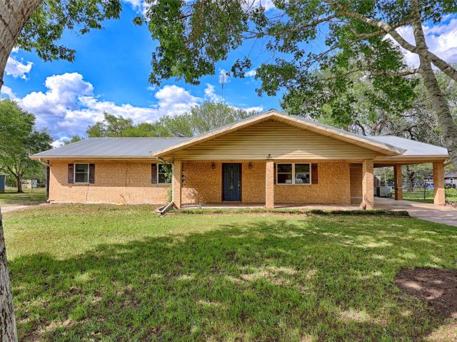 705 S La Grange St, Flatonia, TX 78941 | MLS #93808