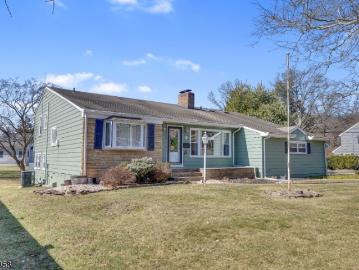 705 Schoolhouse Ln