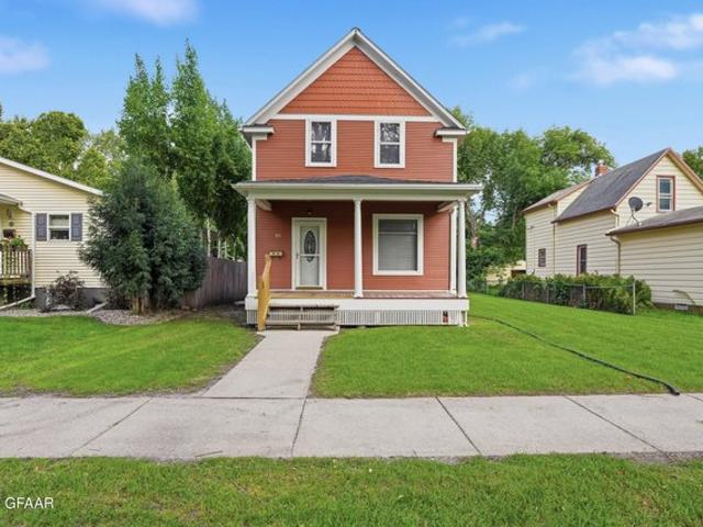705 Walnut St, Grand Forks, ND 58201