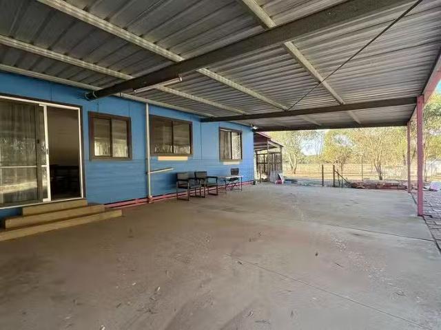 7064 Pyrenees Highway, Avoca, VIC 3467