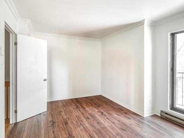 7068 Av. Marie G. Lajoie, Montréal Anjou, QC H1J
