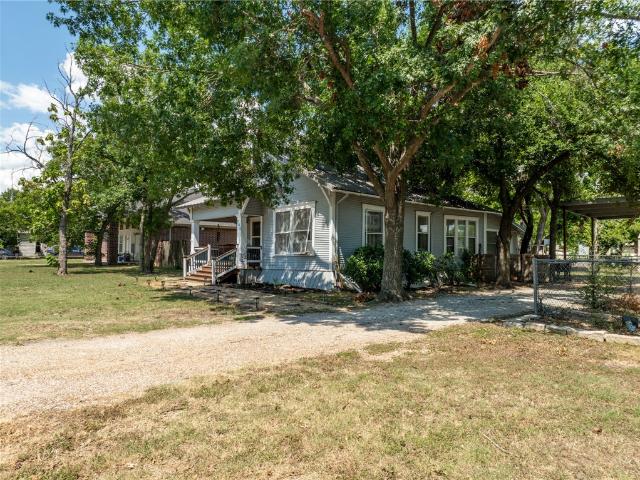 706 Gassaway Ave, Lott, TX 76656 | MLS #229281