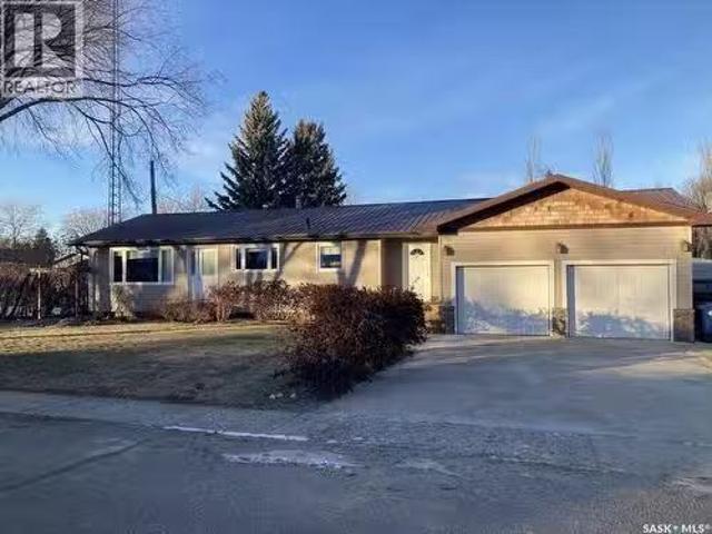 706 Grey Avenue, Grenfell, SK, S0G 2B0 house for sale Listi.