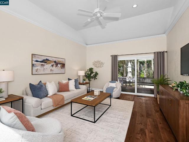 706 Lakeside Ct