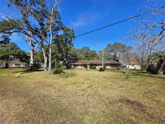 706 Maple St, Sweeny, TX 77480 | MLS #12470