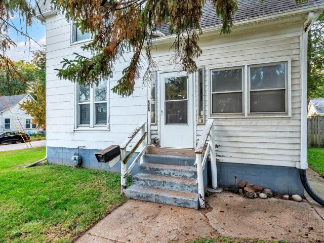 706 N Howell Street
