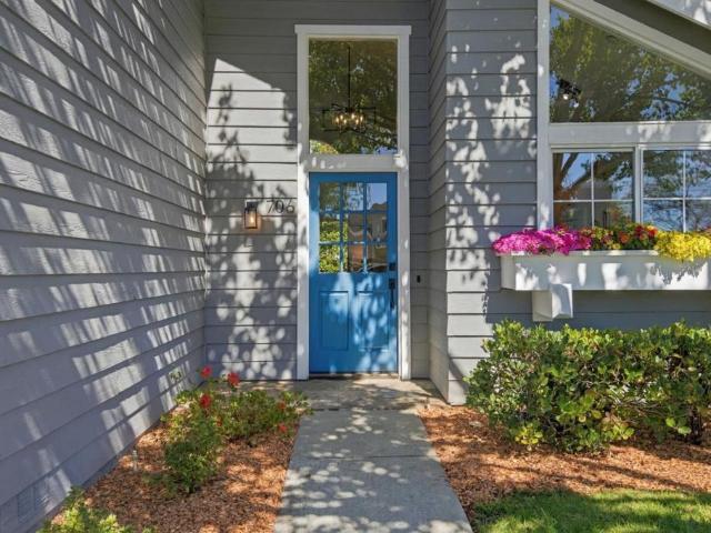 706 Newport Circle