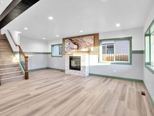706 S 8TH AVE