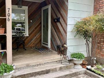 706 S Avenue I