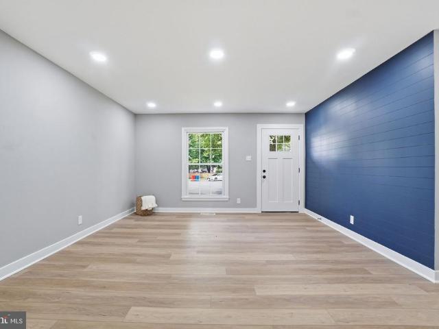 706 S Dogwood Court