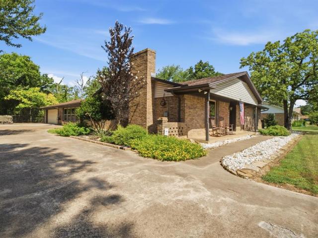706 Squires Lane