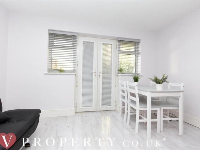 706 Pershore Road, Birmingham, B29 7NR, United Kingdom | 2 bed apartment for rent #137835889 | Rentberry