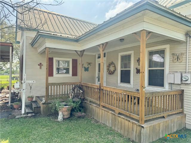 706 West St, Yoakum, TX 77995 | MLS #576578