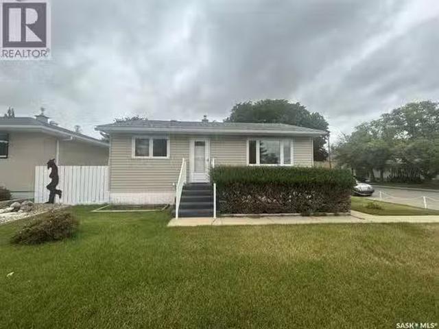 706 Vaughan Street W, Moose Jaw, SK, S6H 5N5 house for sale.
