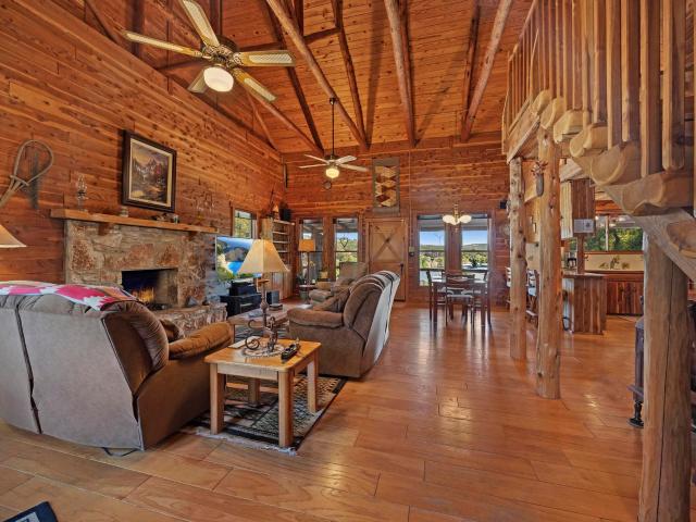 707 Cat Hollow Club Dr