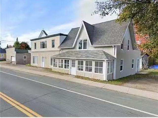 707 Boulevard St Pierre Ouest, Caraquet, NB, E1W 1A1 house f.
