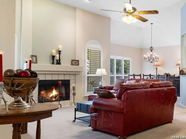 707 Oak Hollow Dr