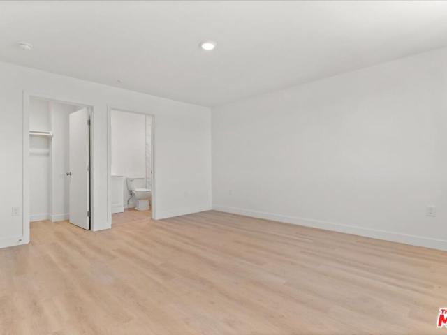 707 W 80th St, Los Angeles, CA 90044 | MLS #26716