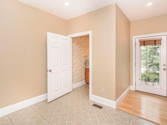 7083 Foxfire Rd, Catawba, VA
