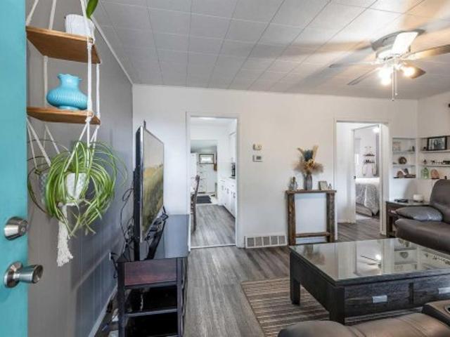 708 Broadway Avenue East, Redcliff, AB, T0J 2P0 house for sale | Listing ID A2349 | Royal LePage