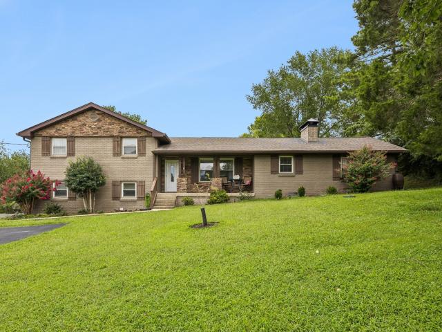 708 Glen Oaks Dr