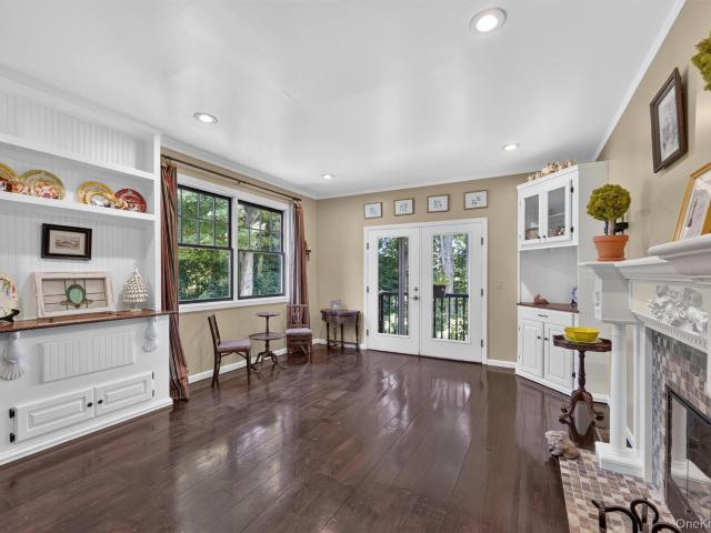 708 Kossuth Place