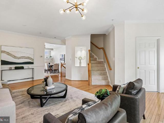 708 Market Street E