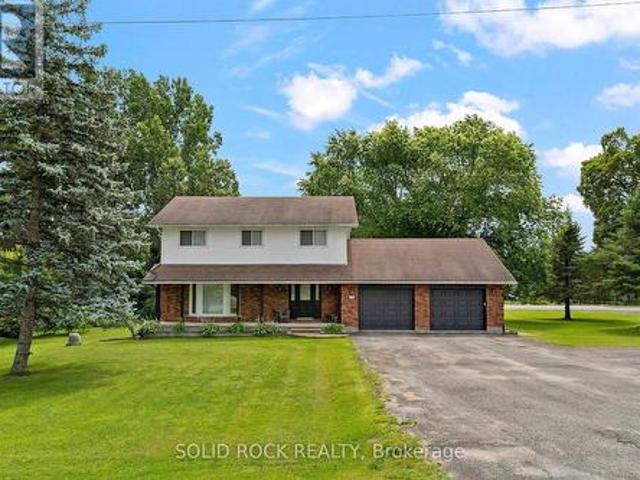 708 Mckenzie Avenue, Mcnab/Braeside, ON, K7S 3G9 house for sale | Listing ID X13599 | Royal LePage