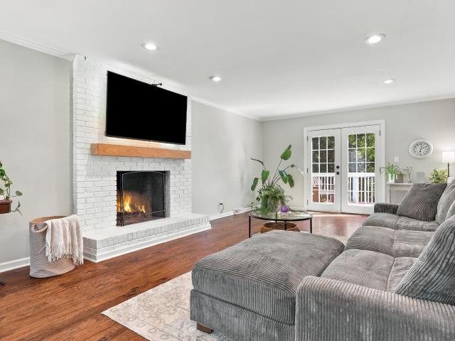 708 Pineapple Pointe
