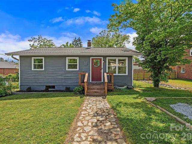 708 Prince Dr, Hendersonville, NC 28791