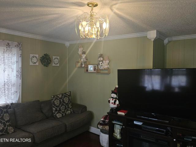 708 W Chester Ave