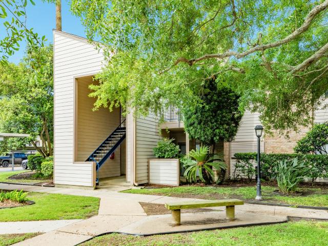 7098 N Holiday Drive