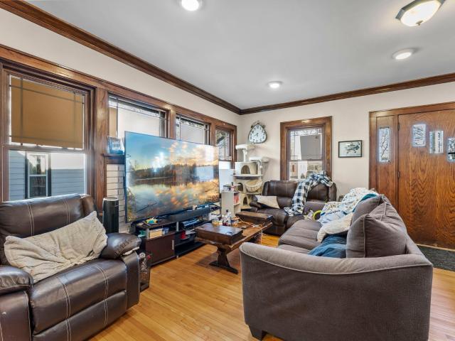709 10th Street NE