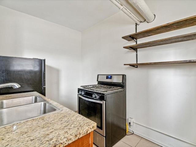 709 Hazelwood FDR 1 Bedroom Apartment for Rent at 709 Hazelwood St, Detroit, MI 48202 Central