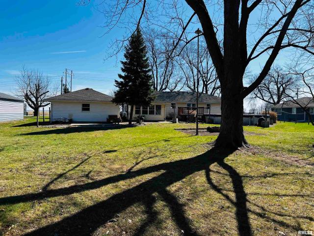 709 S East Ave, Manito, IL 61546 | Compass