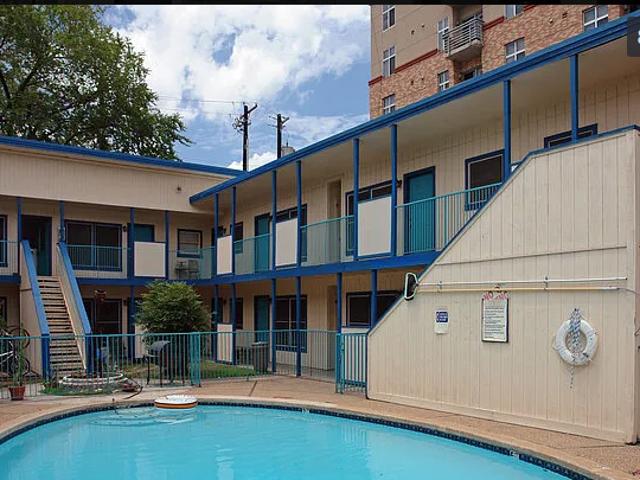 709 W 26th