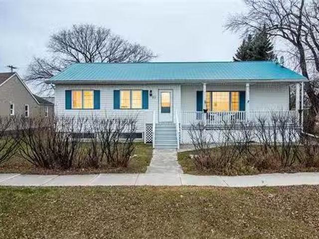 70 3Rd Ave, Gimli, MB, R0C 1B0 house for sale Listing ID 20.