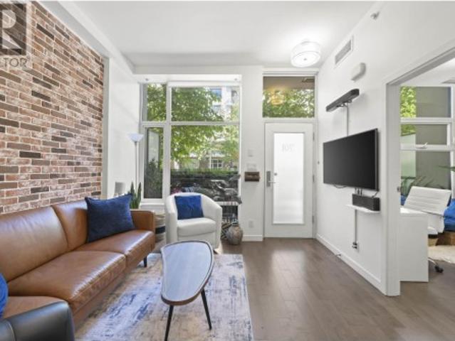 70 W 1St Avenue, Vancouver, BC, V5Y 0K4 house for sale | Listing ID R3162 | Royal LePage